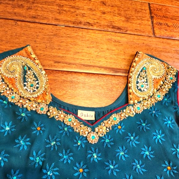 Fancy Indian suit - Picture 5 of 11